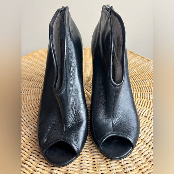 Vince Camuto Leather Peep-Toe Booties Size 5 1/2 - Picture 6 of 9